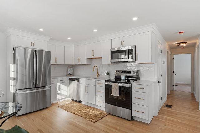 13 Centerville Drive, Salem, NH 03079