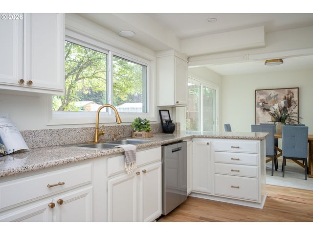 13810 Se HOLGATE Blvd, Portland, OR 97236