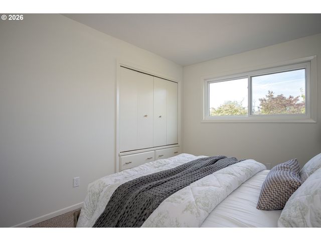 13810 Se HOLGATE Blvd, Portland, OR 97236
