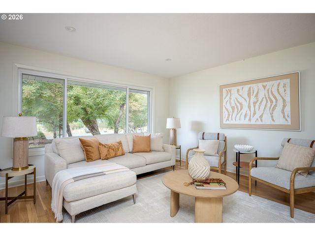 13810 Se HOLGATE Blvd, Portland, OR 97236