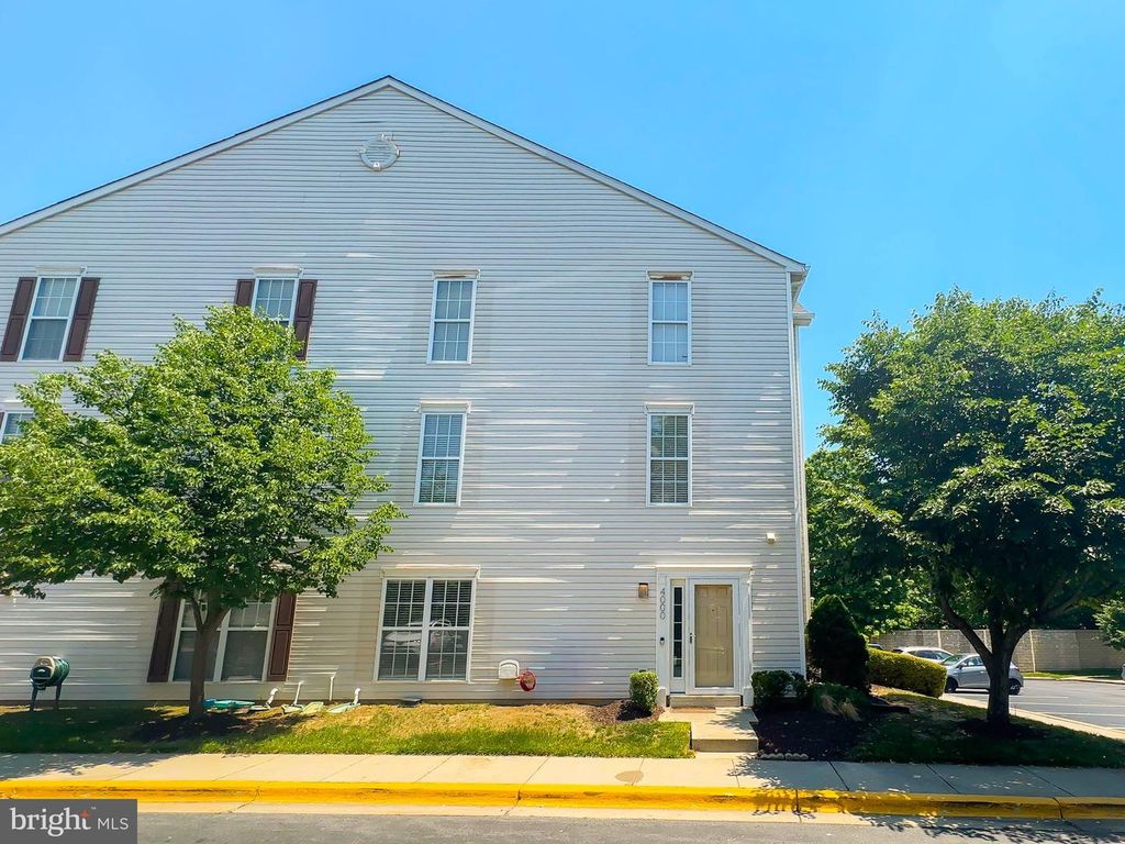 Image 1 of property listing at 4000 EASTVIEW CT, Bowie, MD 20716