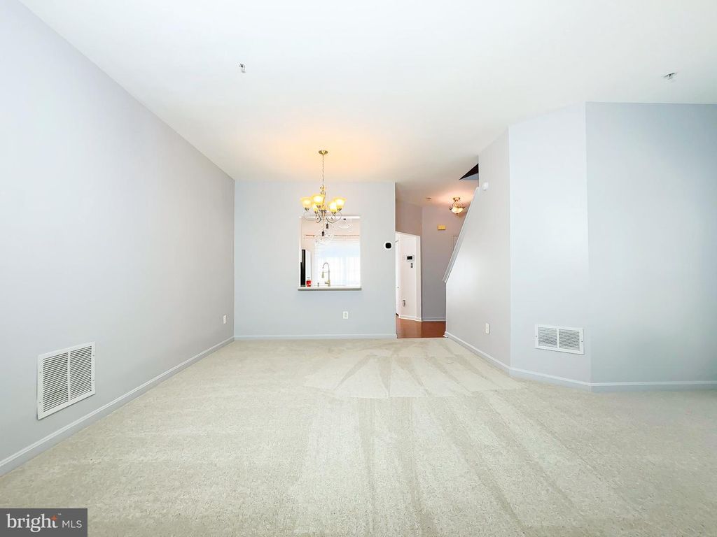 Image 9 of property listing at 4000 EASTVIEW CT, Bowie, MD 20716