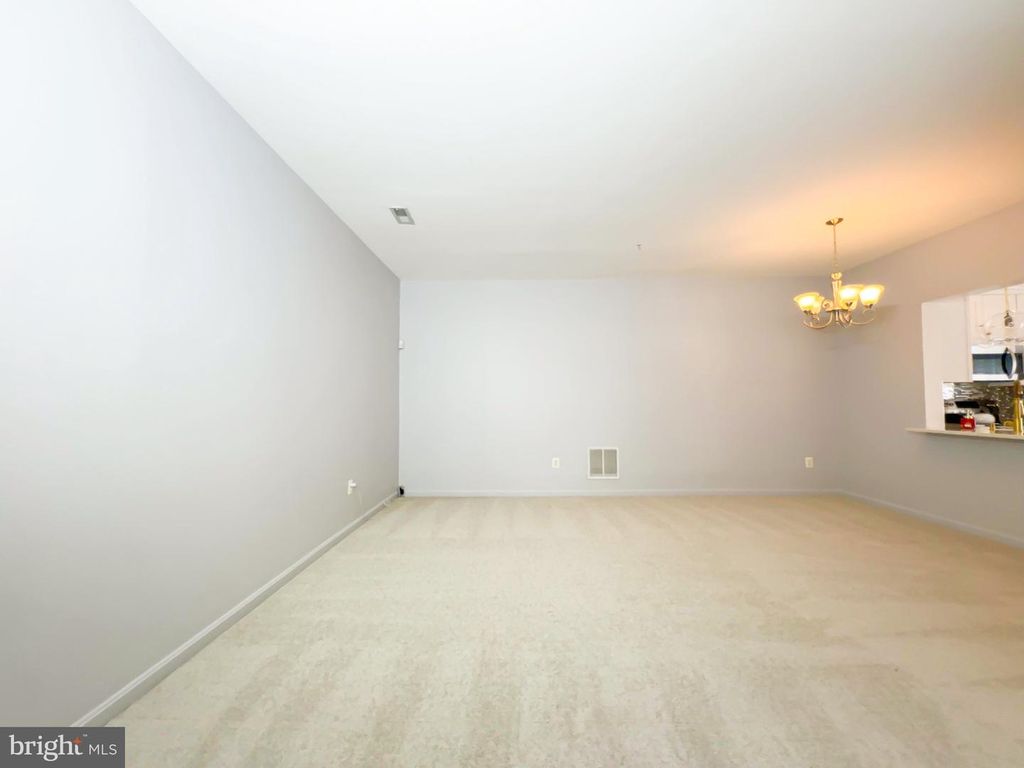 Image 10 of property listing at 4000 EASTVIEW CT, Bowie, MD 20716