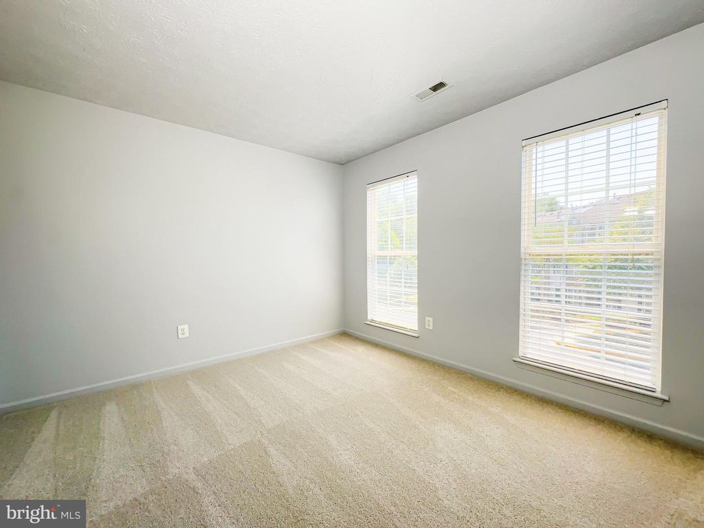 Image 12 of property listing at 4000 EASTVIEW CT, Bowie, MD 20716