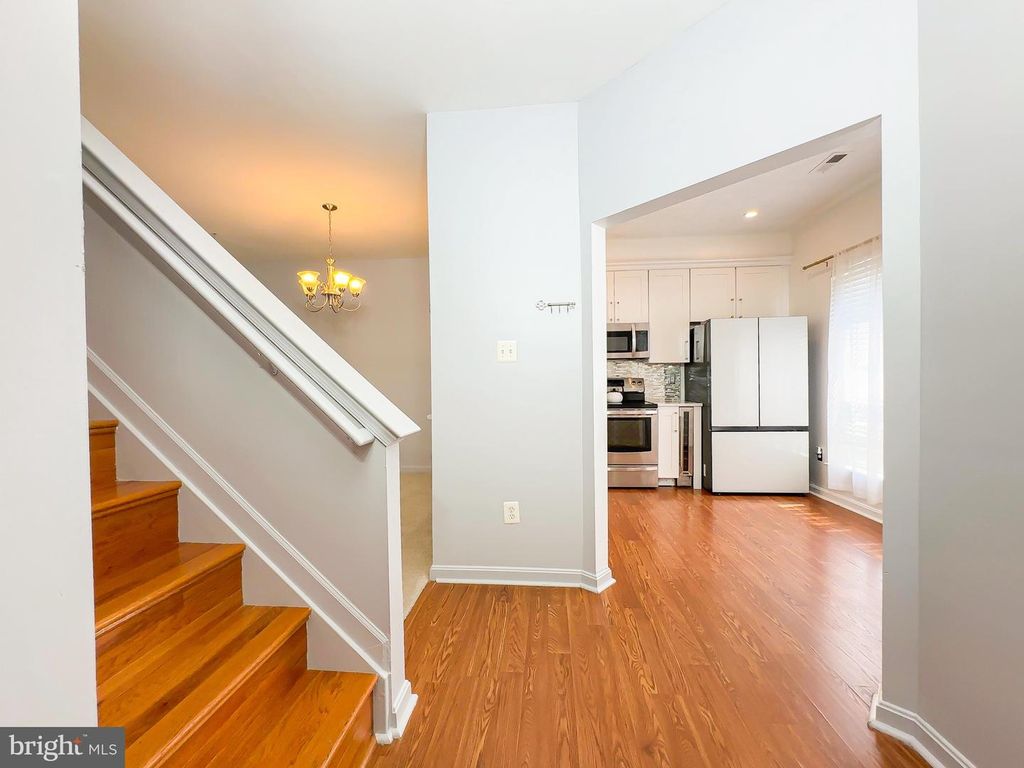 Image 2 of property listing at 4000 EASTVIEW CT, Bowie, MD 20716