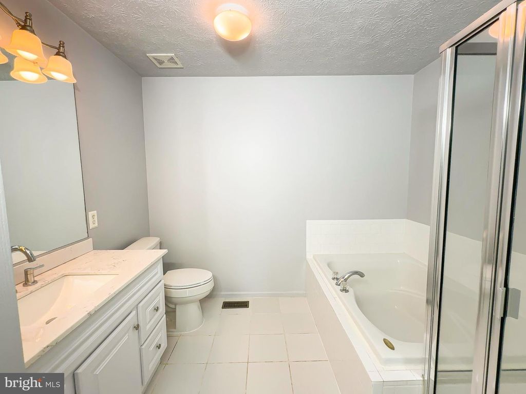 Image 20 of property listing at 4000 EASTVIEW CT, Bowie, MD 20716