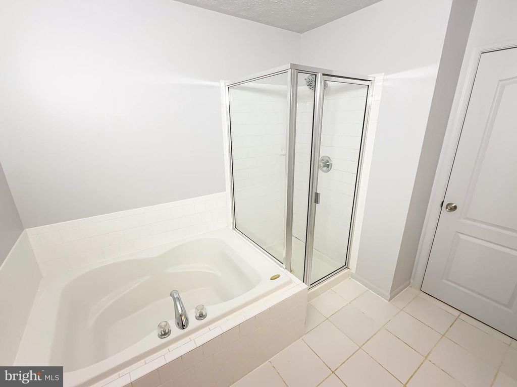 Image 21 of property listing at 4000 EASTVIEW CT, Bowie, MD 20716