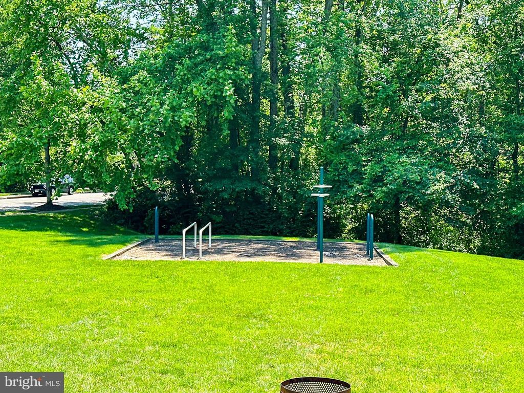 Image 24 of property listing at 4000 EASTVIEW CT, Bowie, MD 20716