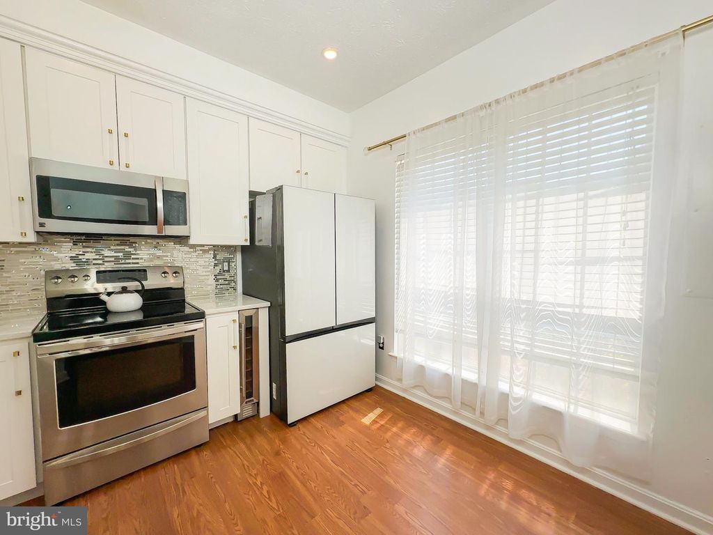 Image 5 of property listing at 4000 EASTVIEW CT, Bowie, MD 20716