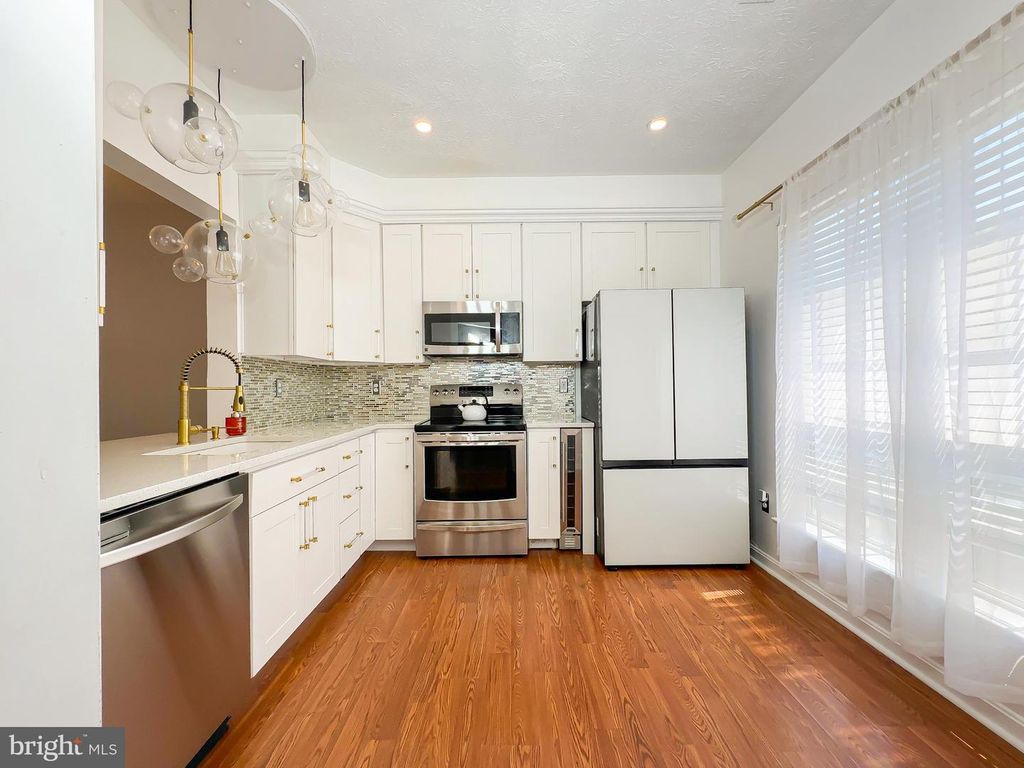 Image 6 of property listing at 4000 EASTVIEW CT, Bowie, MD 20716