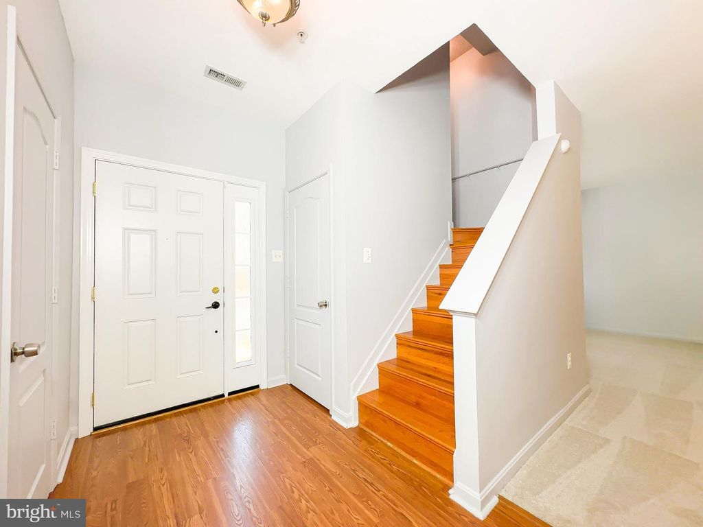 Image 7 of property listing at 4000 EASTVIEW CT, Bowie, MD 20716