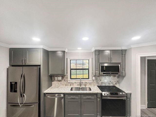 1086 E Tank Farm Road, Lake Charles, LA 70607