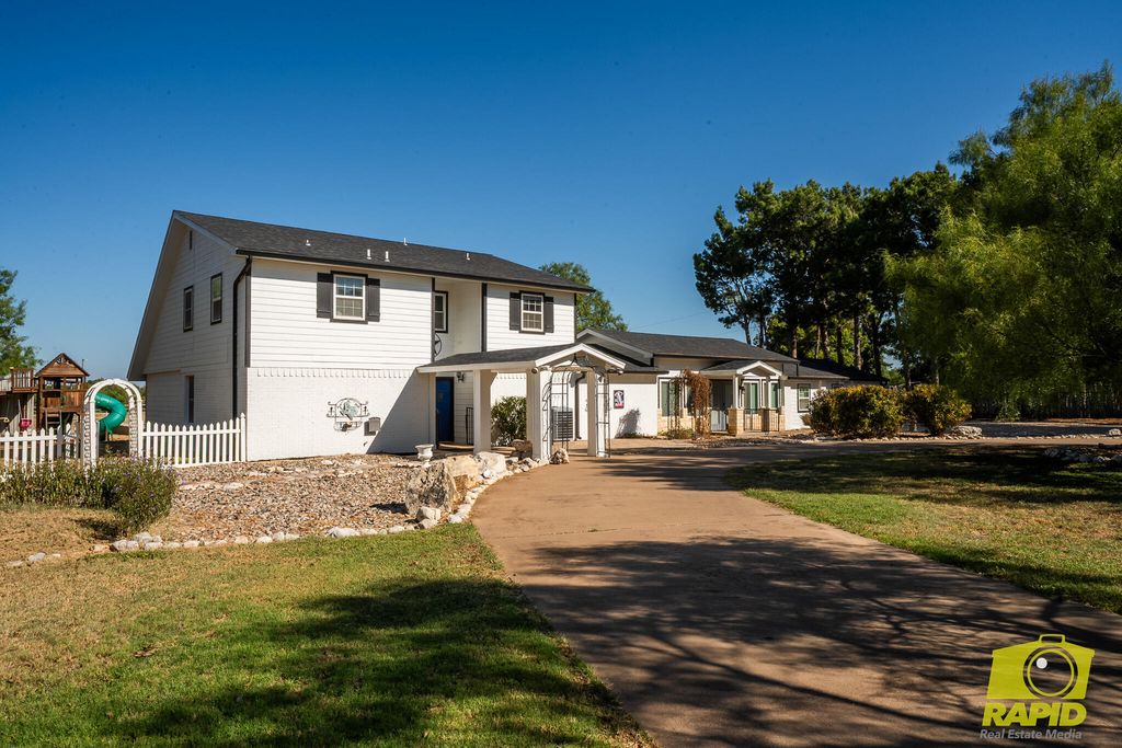 Image 1 of property listing at 2062 Country Club Estates Circle, San Angelo, TX 76904