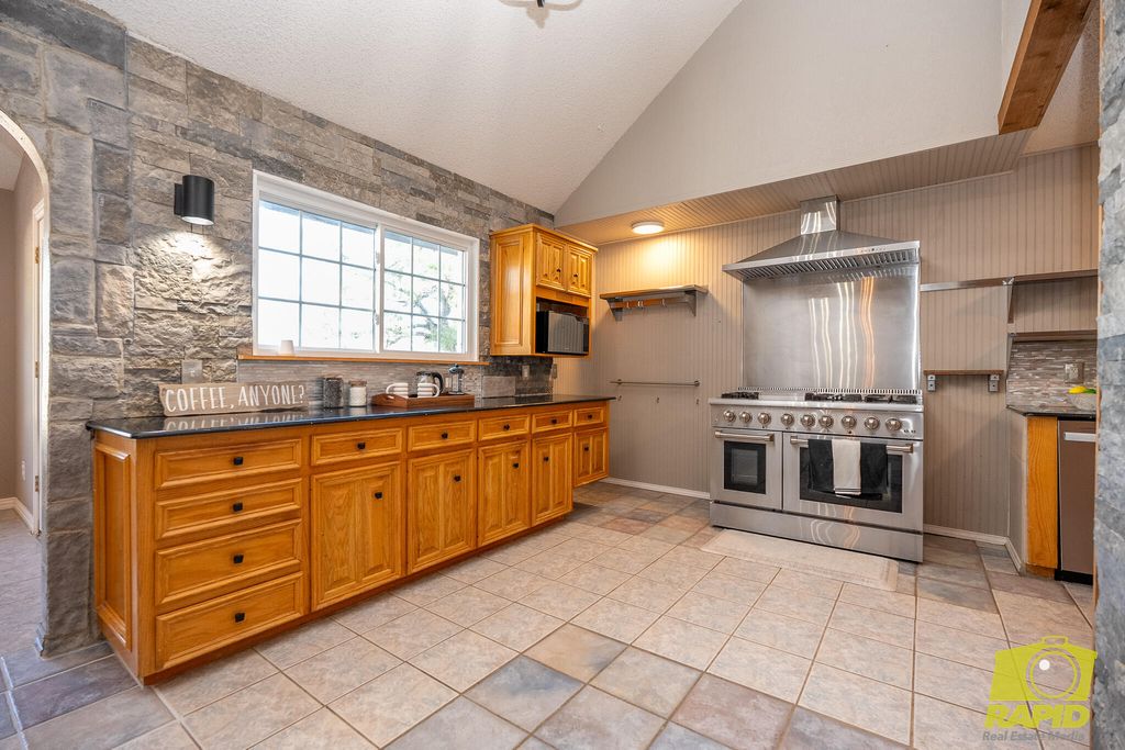 Image 11 of property listing at 2062 Country Club Estates Circle, San Angelo, TX 76904