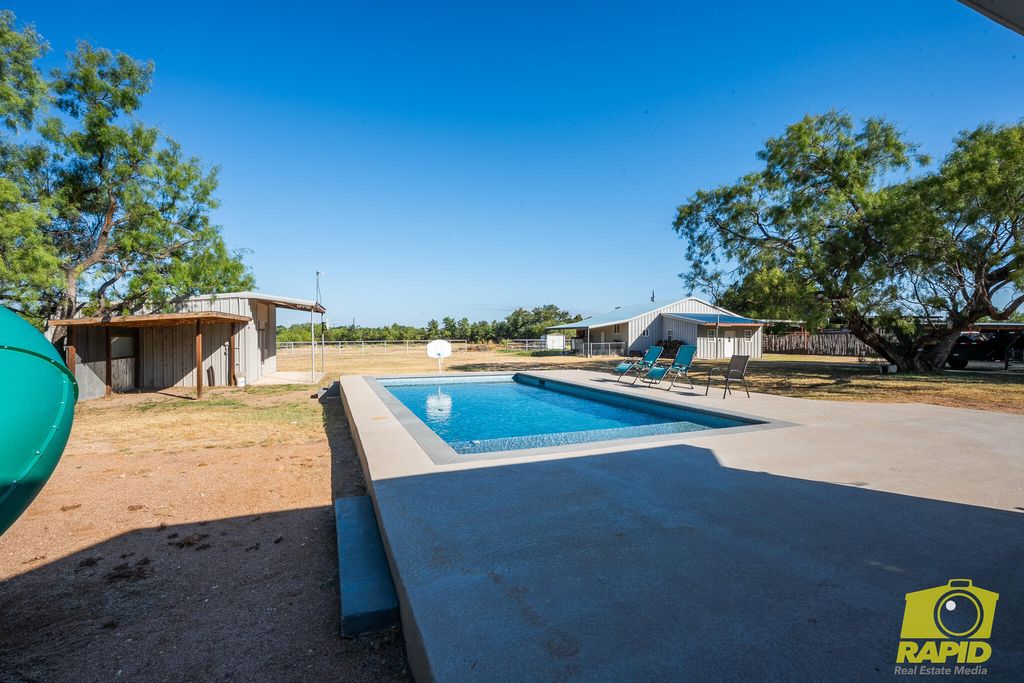 Image 45 of property listing at 2062 Country Club Estates Circle, San Angelo, TX 76904
