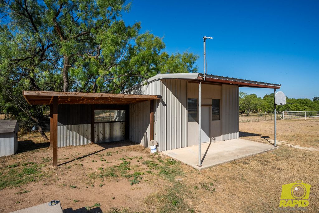 Image 59 of property listing at 2062 Country Club Estates Circle, San Angelo, TX 76904