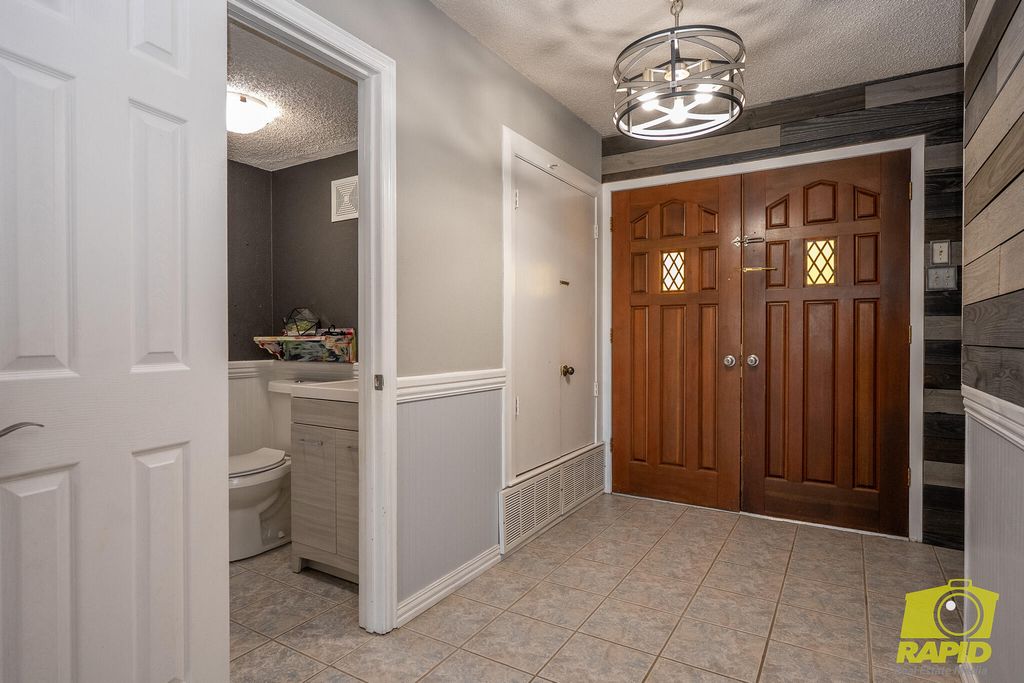 Image 6 of property listing at 2062 Country Club Estates Circle, San Angelo, TX 76904