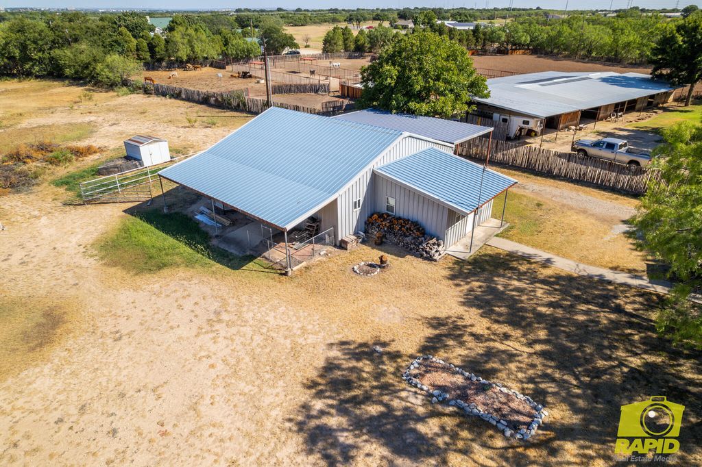 Image 73 of property listing at 2062 Country Club Estates Circle, San Angelo, TX 76904