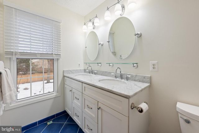 1374 ROCK CHAPEL RD, Herndon, VA 20170