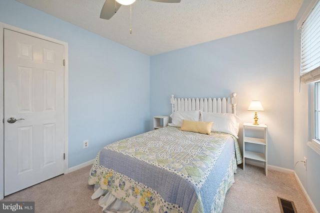 1374 ROCK CHAPEL RD, Herndon, VA 20170