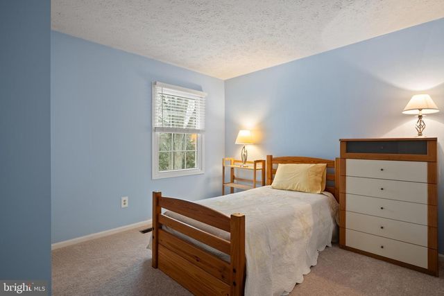 1374 ROCK CHAPEL RD, Herndon, VA 20170