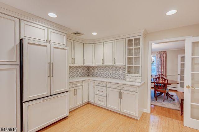 11 Cape Ct, Metuchen Boro, NJ 08840