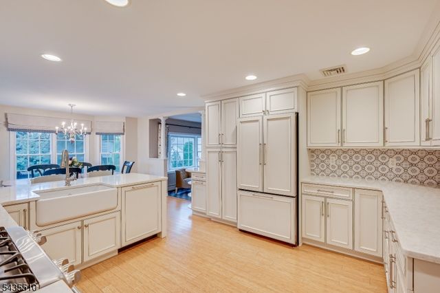 11 Cape Ct, Metuchen Boro, NJ 08840