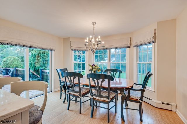 11 Cape Ct, Metuchen Boro, NJ 08840