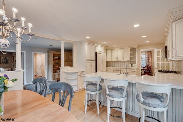 11 Cape Ct, Metuchen Boro, NJ 08840