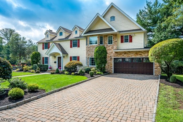 11 Cape Ct, Metuchen Boro, NJ 08840