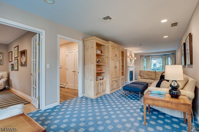 11 Cape Ct, Metuchen Boro, NJ 08840