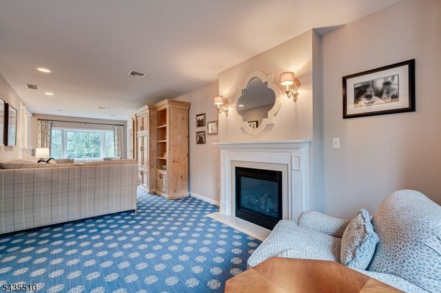 11 Cape Ct, Metuchen Boro, NJ 08840