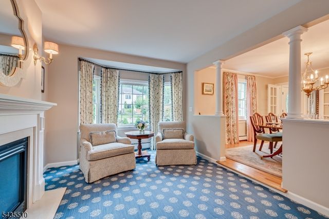 11 Cape Ct, Metuchen Boro, NJ 08840