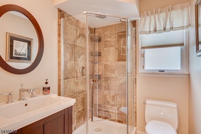 11 Cape Ct, Metuchen Boro, NJ 08840