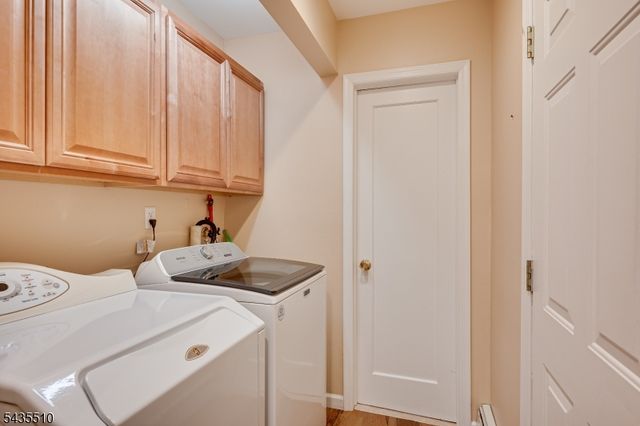 11 Cape Ct, Metuchen Boro, NJ 08840