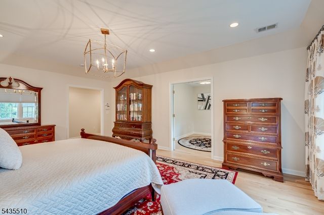11 Cape Ct, Metuchen Boro, NJ 08840