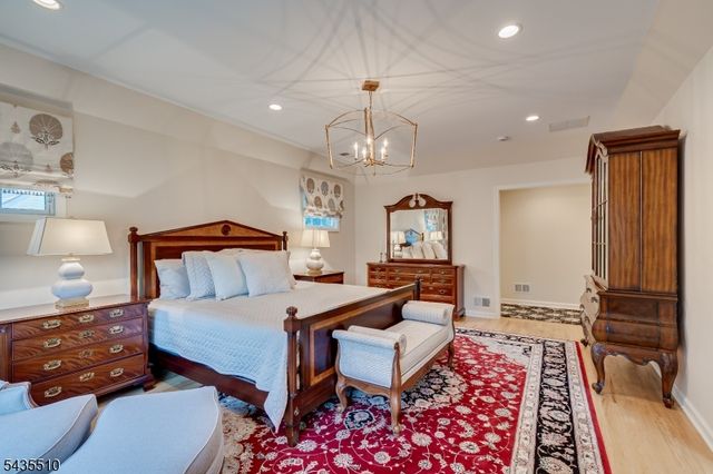 11 Cape Ct, Metuchen Boro, NJ 08840