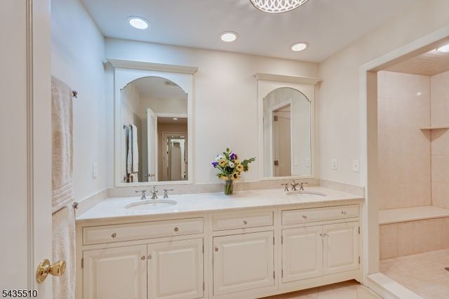 11 Cape Ct, Metuchen Boro, NJ 08840