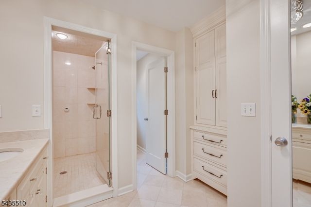 11 Cape Ct, Metuchen Boro, NJ 08840