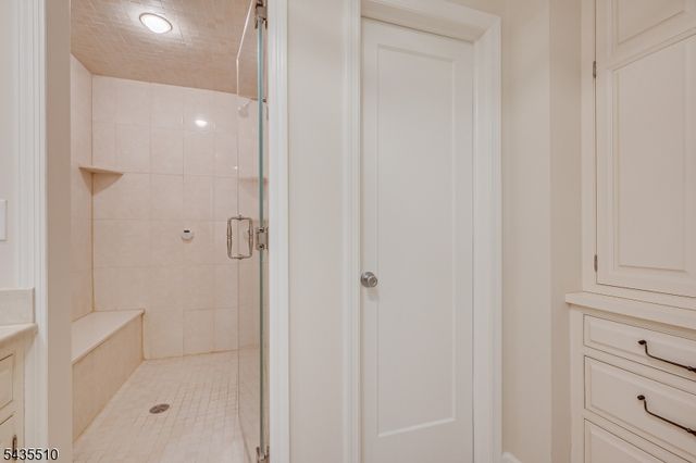 11 Cape Ct, Metuchen Boro, NJ 08840