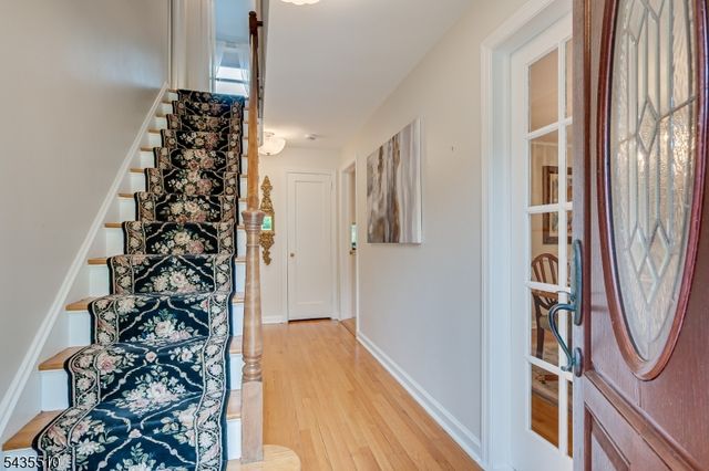 11 Cape Ct, Metuchen Boro, NJ 08840