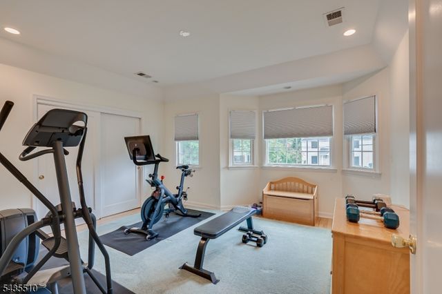 11 Cape Ct, Metuchen Boro, NJ 08840