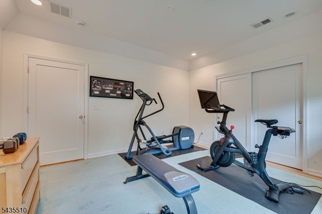 11 Cape Ct, Metuchen Boro, NJ 08840
