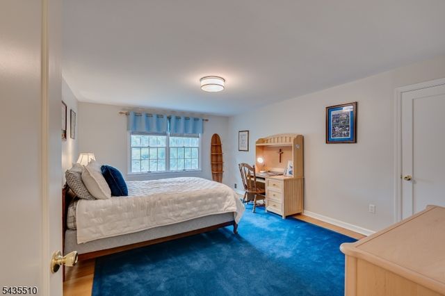 11 Cape Ct, Metuchen Boro, NJ 08840