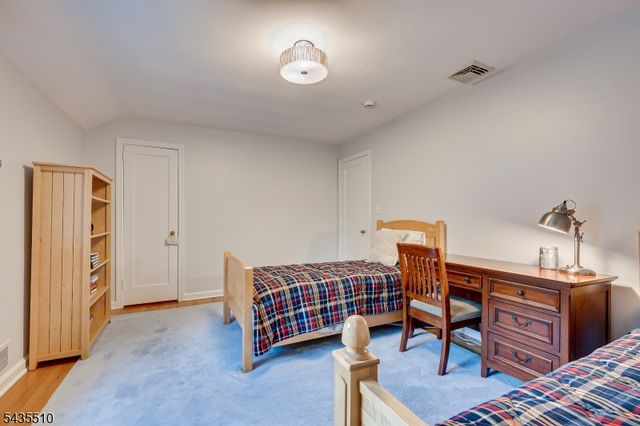 11 Cape Ct, Metuchen Boro, NJ 08840
