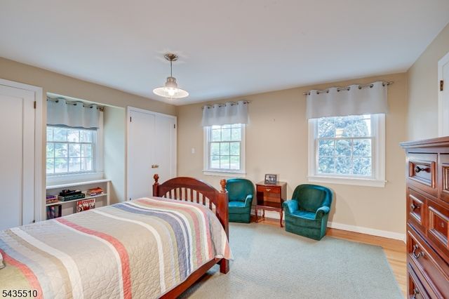 11 Cape Ct, Metuchen Boro, NJ 08840