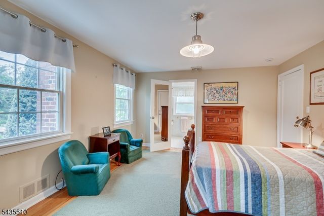11 Cape Ct, Metuchen Boro, NJ 08840