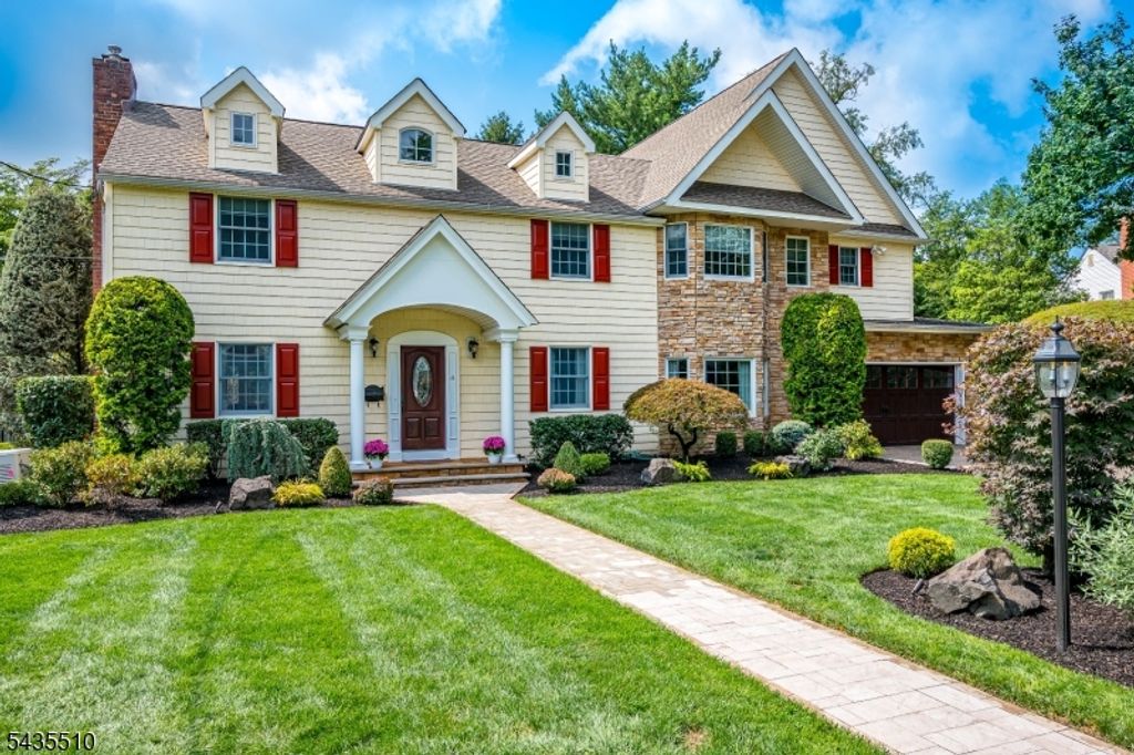 11 Cape Ct, Metuchen Boro, NJ 08840