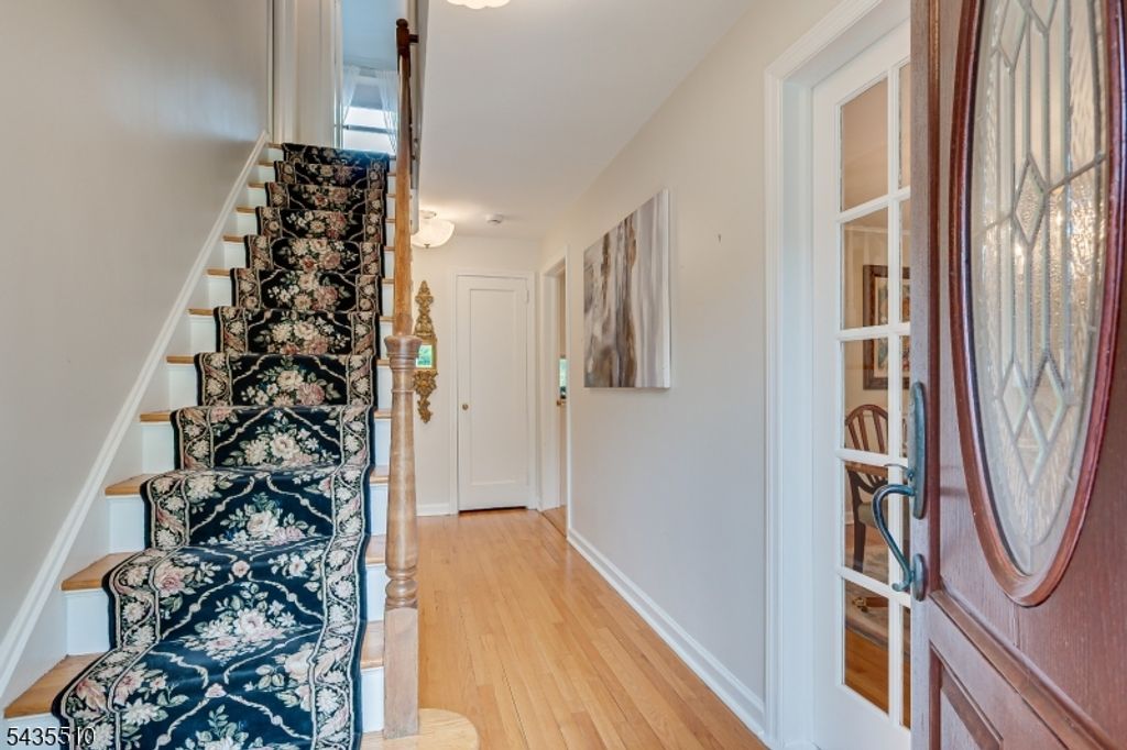11 Cape Ct, Metuchen Boro, NJ 08840 — photo 5