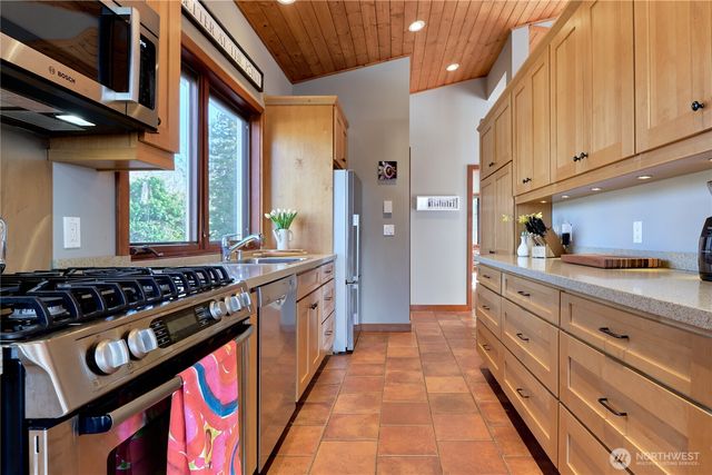 749 Kendor Drive, Point Roberts, WA 98281